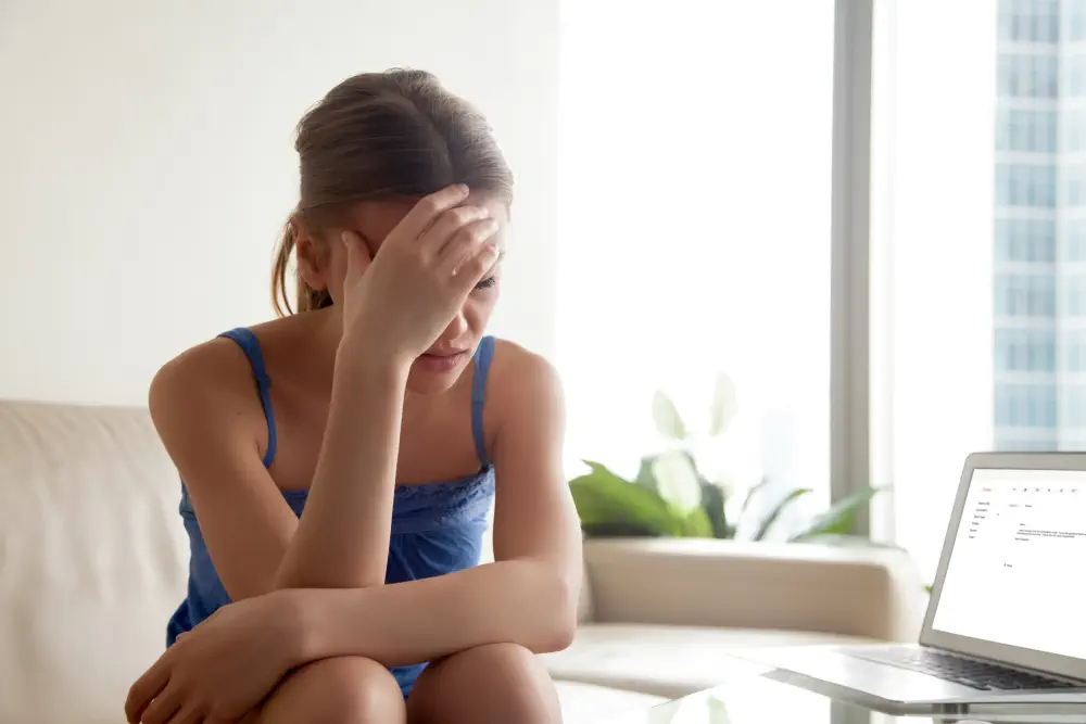 woman-upset-because-bad-news-e-mail-letter What Makes Fentanyl Addictive?