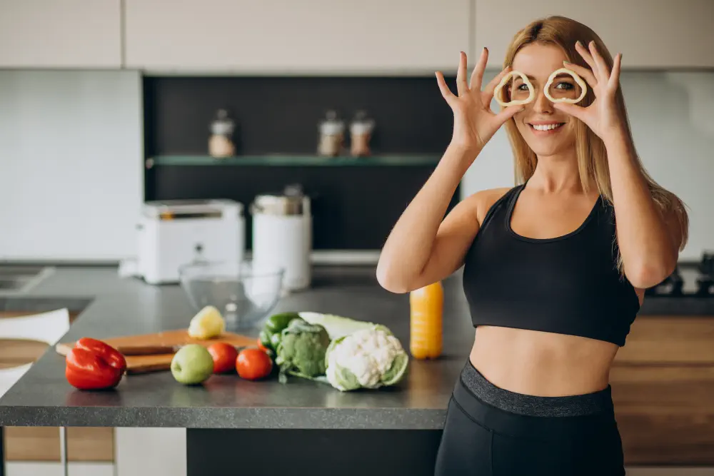 young-sporty-woman-with-pepper-kitchen Top 11 Best Foods To Eat For a Healthy Liver