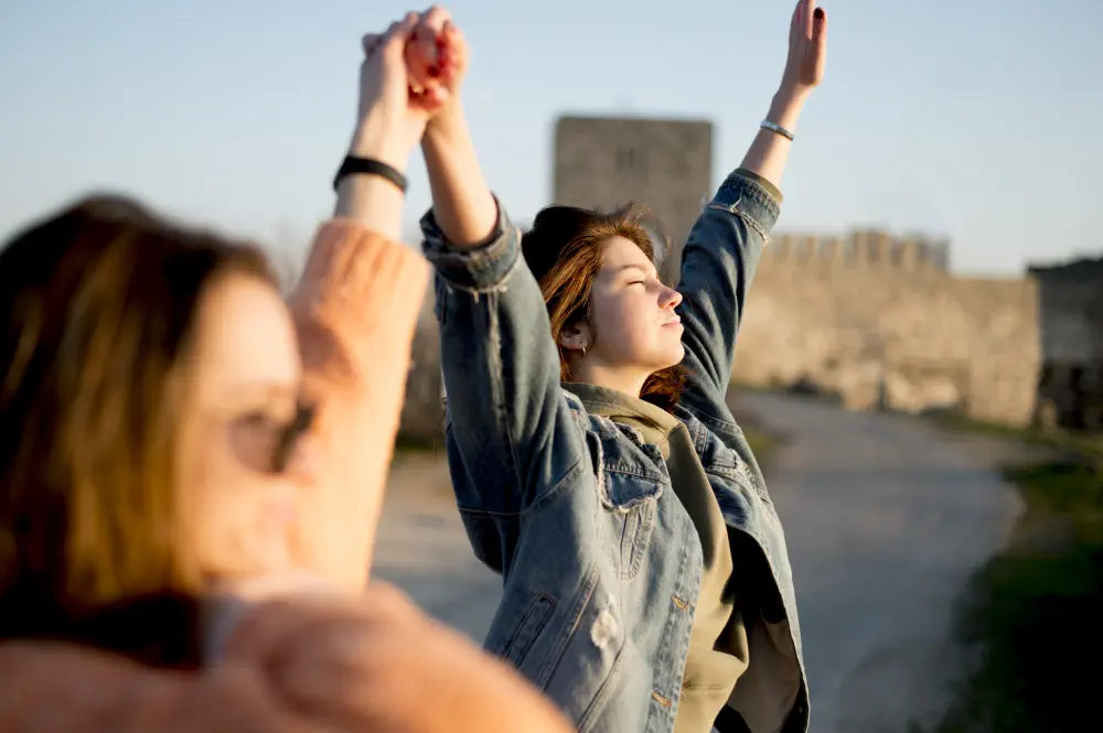 best-friends-holding-their-hands-air-sideways-view How to Help an ADDICT in 5 Easy Steps